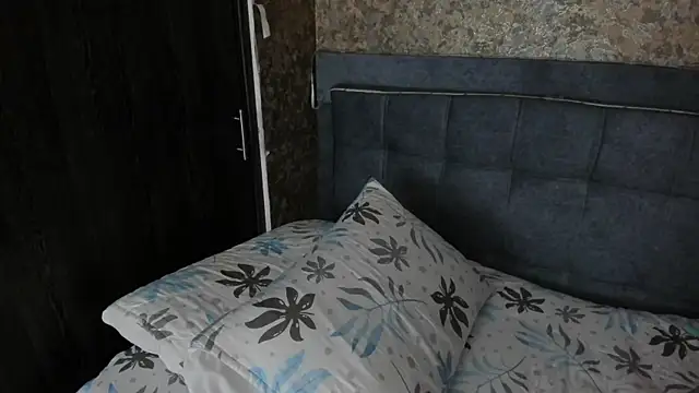 Snapshot of megan_cros chatting on March 2026 03:30:01 PM megan cros online show from March 2026 03:30:01 PM