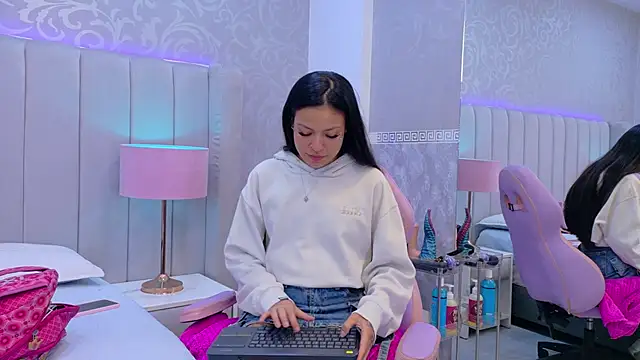 Emily  Stef online show from May 2026 11:35:01 AM