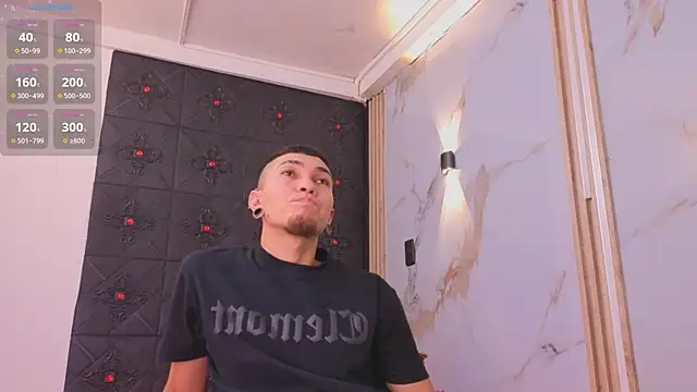 Logan and Reachel online show from April 2026 07:22:01 PM