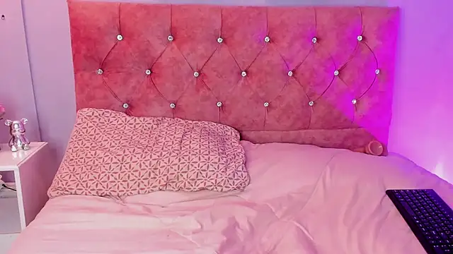 Snapshot of lilirousee chatting on April 2026 07:09:01 PM lilirousee online show from April 2026 07:09:01 PM