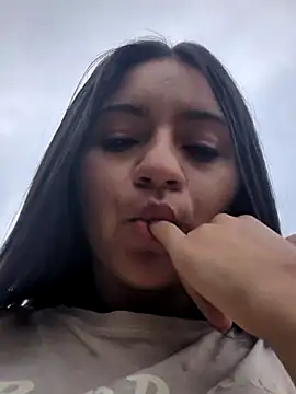 DulceCaroX online show from April 2026 06:47:01 PM