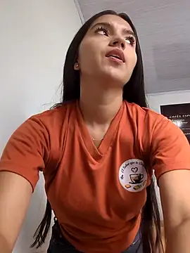 DulceCaroX online show from June 2026 01:01:02 PM