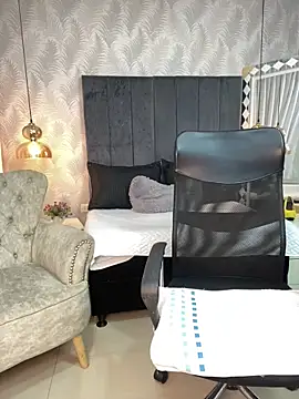 Miaafoxx   online show from February 2026 07:36:01 PM