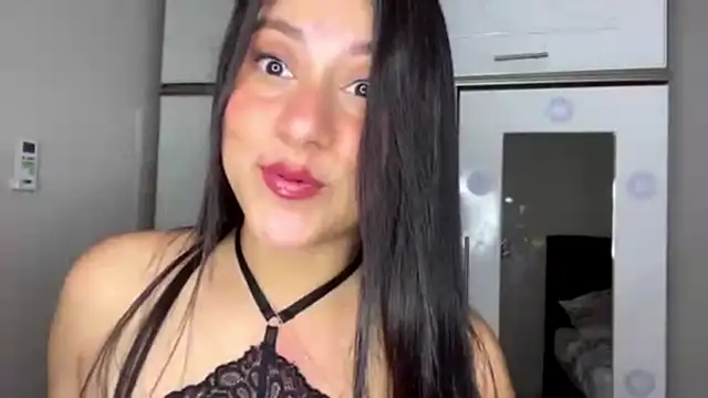 latinasoftie online show from July 2026 03:22:01 AM
