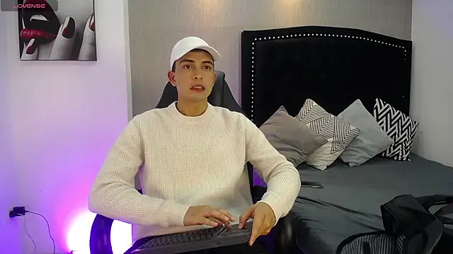 NewYoungHot online show from April 2026 08:16:02 PM