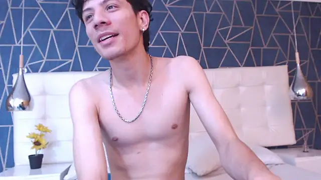 Snapshot of LeoFeniix chatting on February 2026 04:34:02 AM LeoFeniix online show from February 2026 04:34:02 AM