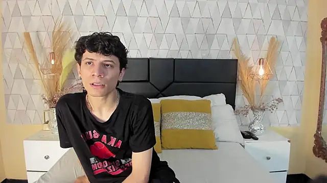 LeoFeniix online show from March 2026 04:05:02 AM