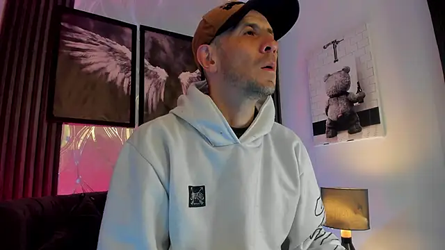 Milanwhite  online show from February 2026 11:32:02 AM