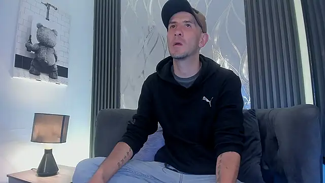 Milanwhite  online show from February 2026 12:07:01 PM