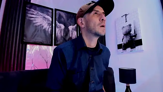 Milanwhite  online show from February 2026 11:33:02 AM