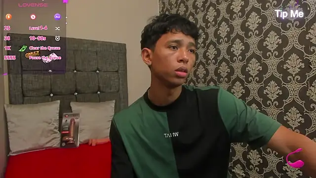 Little Twink19x online show from May 2026 07:18:01 PM