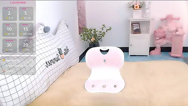 Luckmia333 online show from April 2026 02:01:01 PM