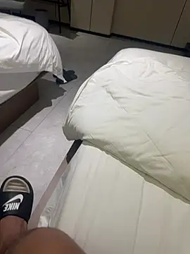 zhuendong000001 online show from April 2026 01:56:01 PM