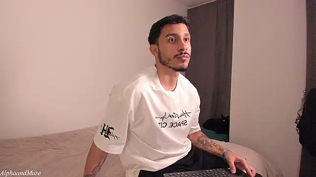 Snapshot of alphaandmuse chatting on February 2026 02:00:02 AM alphaandmuse online show from February 2026 02:00:02 AM