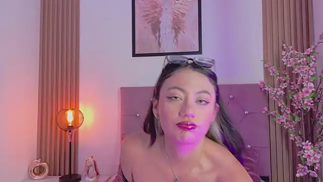 ravena queen online show from July 2026 06:42:02 PM