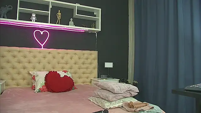 AuraMIlf online show from June 2026 08:06:01 PM