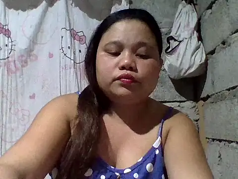 sweetlyn31 online show from April 2026 12:01:01 PM