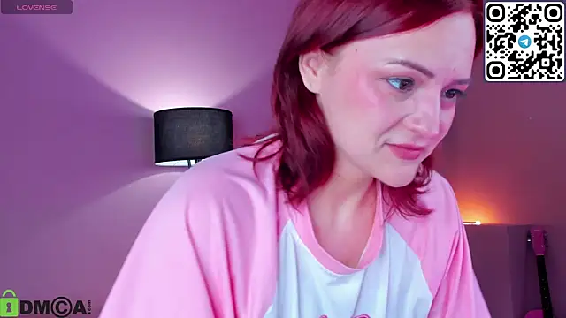 Snapshot of taticamomile chatting on April 2026 01:12:02 PM taticamomile online show from April 2026 01:12:02 PM