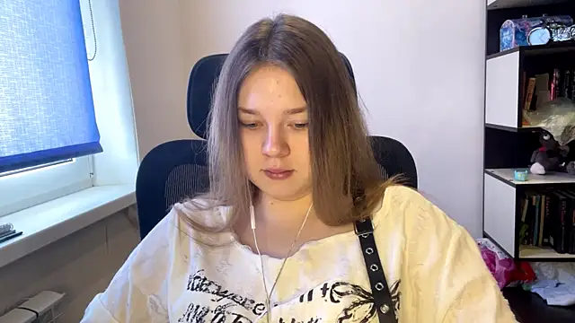 TomikoPfau online show from March 2026 07:52:02 AM