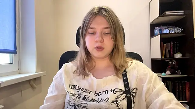 TomikoPfau online show from April 2026 02:32:02 PM