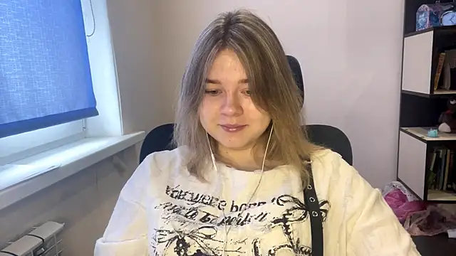 TomikoPfau online show from April 2026 07:53:02 AM