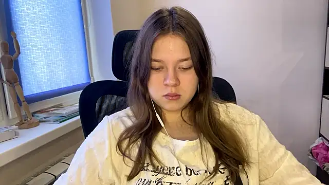 TomikoPfau online show from March 2026 07:47:01 AM