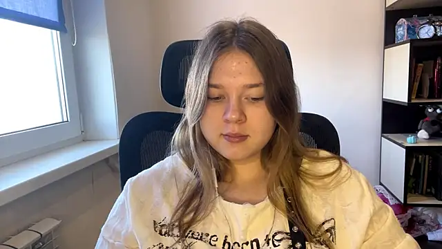 TomikoPfau online show from March 2026 08:27:02 AM