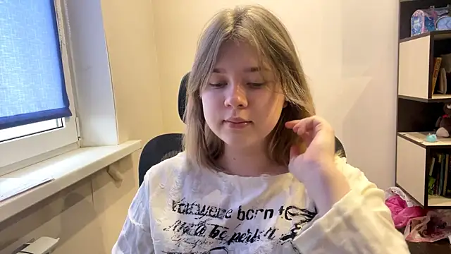 TomikoPfau online show from April 2026 05:11:02 AM