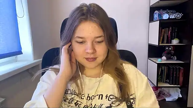 TomikoPfau online show from April 2026 07:53:01 AM