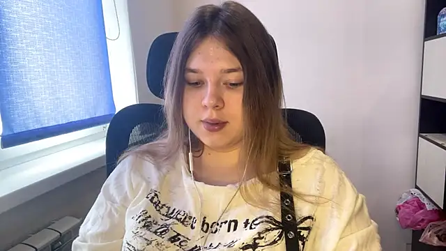 TomikoPfau online show from April 2026 07:48:02 AM