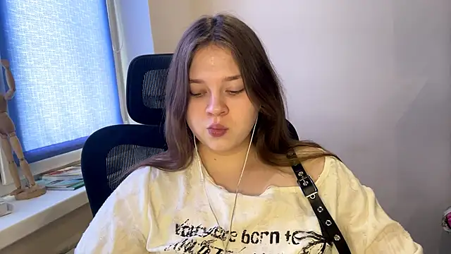 TomikoPfau online show from March 2026 09:17:02 AM