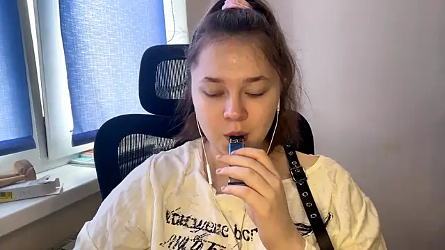 TomikoPfau online show from March 2026 07:48:02 AM