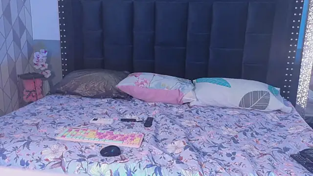 naughtyyindiann online show from April 2026 02:46:01 AM