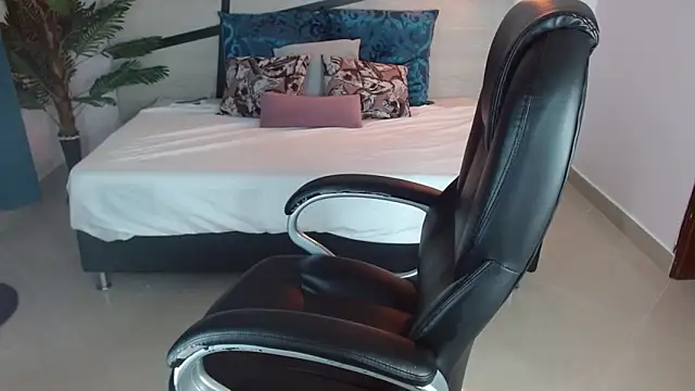 Anne blake online show from April 2026 12:14:02 PM