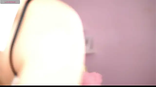 Playful Issa online show from March 2026 02:02:01 AM