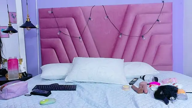 curvybuffgirllll online show from April 2026 07:40:02 PM