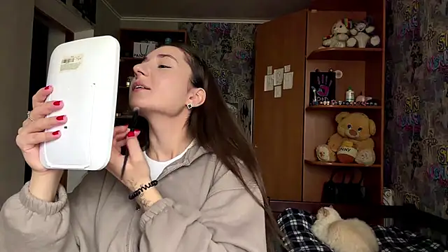 Snapshot of poly_princess chatting on April 2026 08:21:01 AM poly princess online show from April 2026 08:21:01 AM