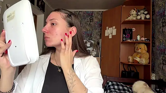 Snapshot of poly_princess chatting on April 2026 12:17:02 PM poly princess online show from April 2026 12:17:02 PM