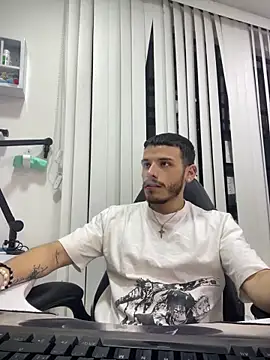 liam es online show from April 2026 04:58:02 AM