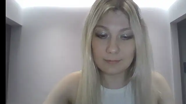 Foxy Bright online show from March 2026 07:40:01 PM