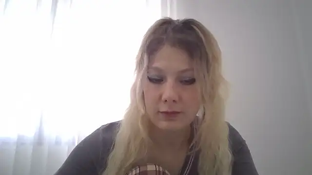 Foxy Bright online show from February 2026 12:27:01 PM