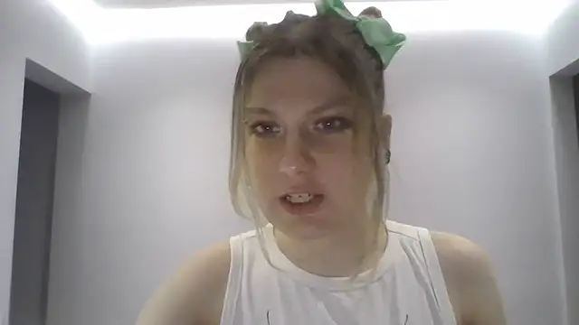 Foxy Bright online show from March 2026 07:29:02 PM