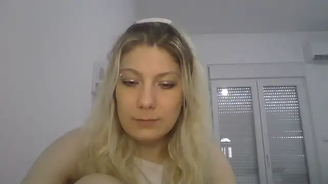 Foxy Bright online show from March 2026 01:23:02 PM