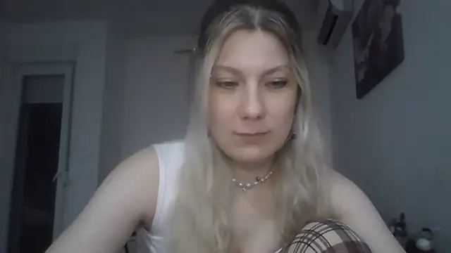 Foxy Bright online show from March 2026 07:14:01 PM