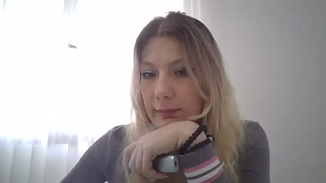 Foxy Bright online show from February 2026 12:38:01 PM