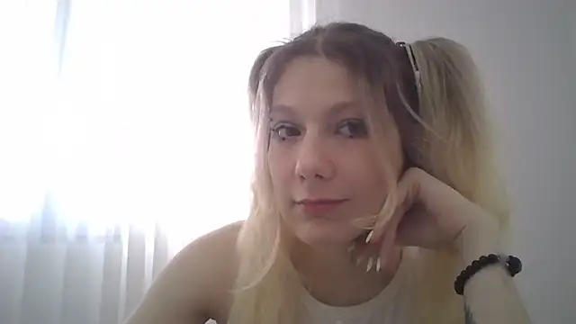 Foxy Bright online show from March 2026 12:38:02 PM