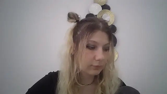 Foxy Bright online show from March 2026 12:46:01 PM