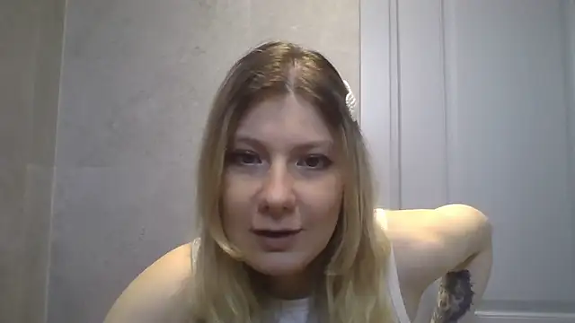 Foxy Bright online show from March 2026 01:25:01 PM