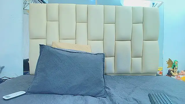 Lana Sliim online show from March 2026 12:13:01 PM