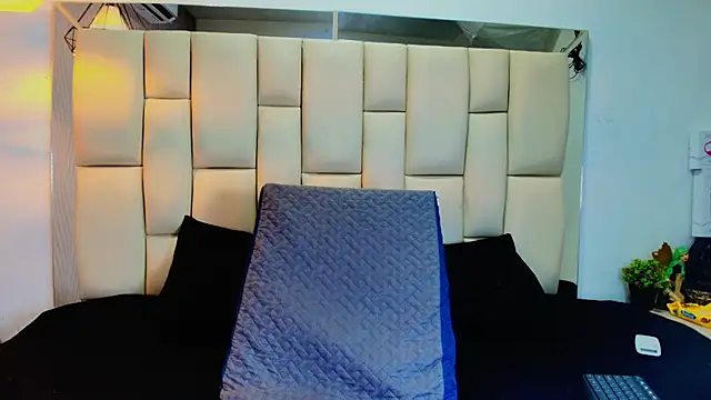 Lana Sliim online show from March 2026 12:16:02 PM